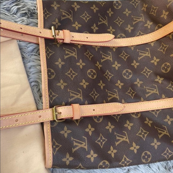 - 🌟 LIKE NEW❤️ LOUIS VUITTON BUCKET GM SHOULDER BAG - Picture 13 of 16